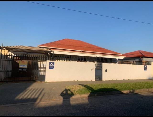 3 BEDROOM HOUSE FOR SALE IN NEWLANDS